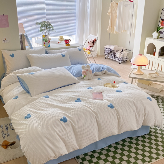 91家纺网 家纺一手货源 找家纺 眠帛家居 2024新款华夫格迪士尼米奇毛巾绣系列 米奇天空蓝