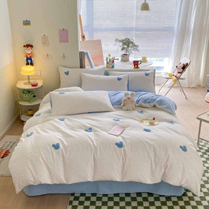 91家纺网 家纺一手货源 找家纺 眠帛家居 2024新款华夫格迪士尼米奇毛巾绣系列 米奇天空蓝