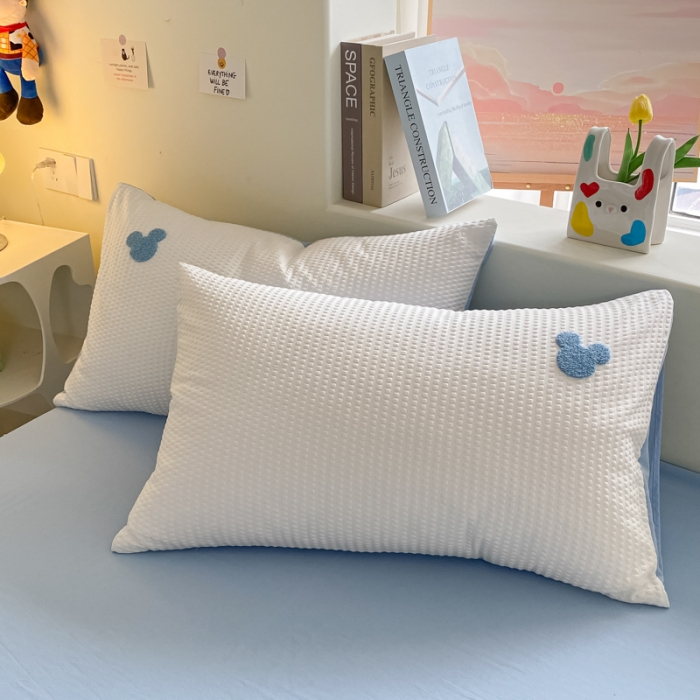 91家纺网 家纺一手货源 找家纺 眠帛家居 2024新款华夫格迪士尼米奇毛巾绣系列 米奇天空蓝