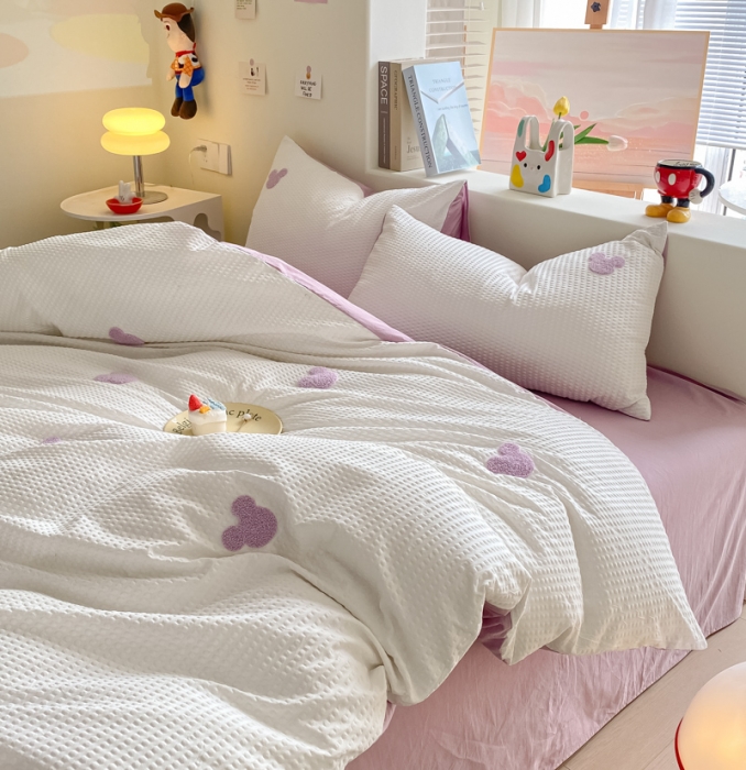 91家纺网 家纺一手货源 找家纺 眠帛家居 2024新款华夫格迪士尼米奇毛巾绣系列 米奇浅紫