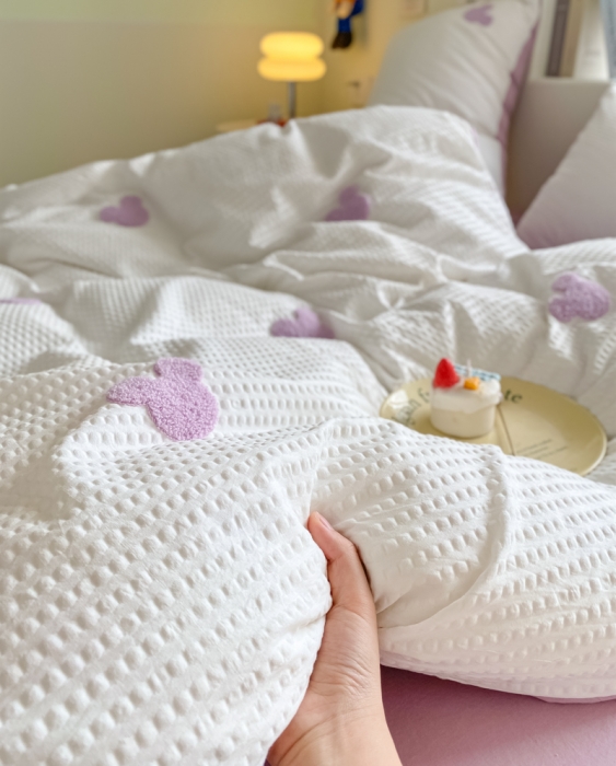 91家纺网 家纺一手货源 找家纺 眠帛家居 2024新款华夫格迪士尼米奇毛巾绣系列 米奇浅紫