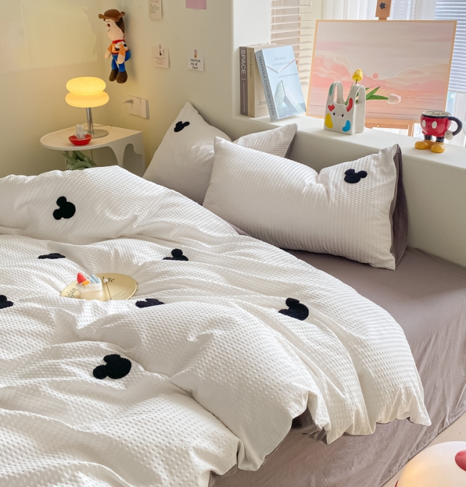 91家纺网 家纺一手货源 找家纺 眠帛家居 2024新款华夫格迪士尼米奇毛巾绣系列 米奇浅灰