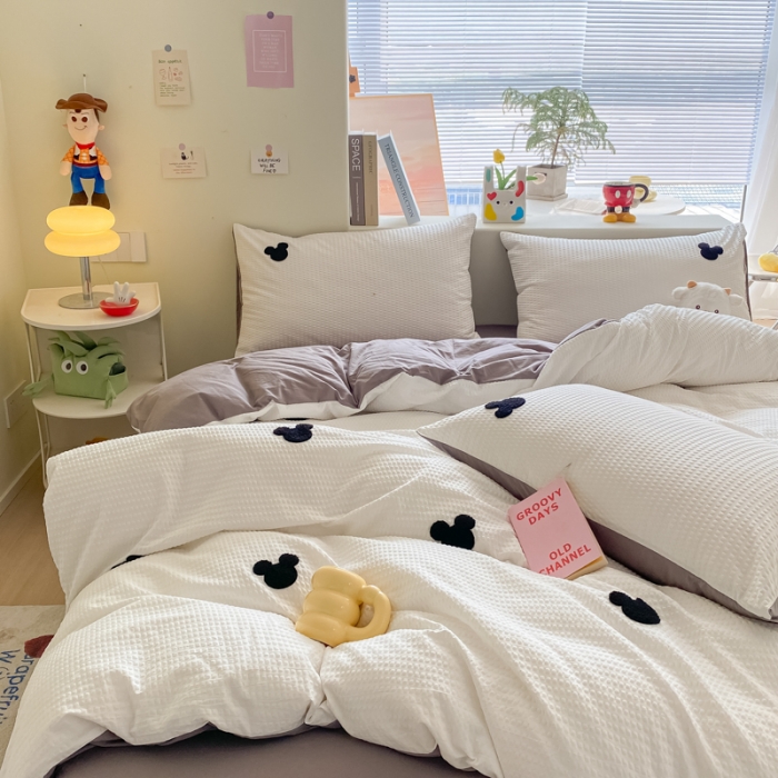 91家纺网 家纺一手货源 找家纺 眠帛家居 2024新款华夫格迪士尼米奇毛巾绣系列 米奇浅灰