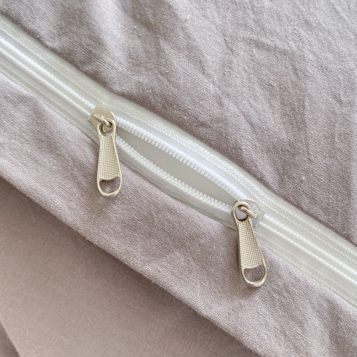 91家纺网 家纺一手货源 找家纺 眠帛家居 2024新款华夫格迪士尼米奇毛巾绣系列 米奇浅灰