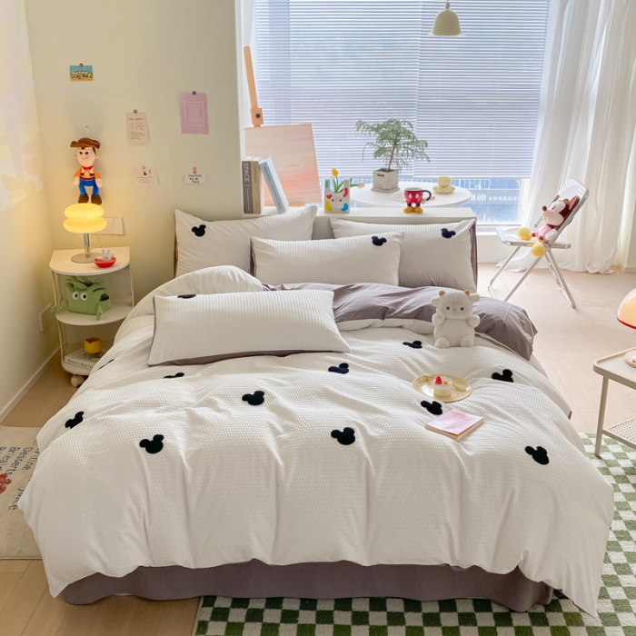 91家纺网 家纺一手货源 找家纺 眠帛家居 2024新款华夫格迪士尼米奇毛巾绣系列 米奇浅灰