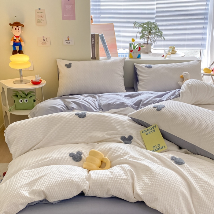 91家纺网 家纺一手货源 找家纺 眠帛家居 2024新款华夫格迪士尼米奇毛巾绣系列 米奇蓝灰