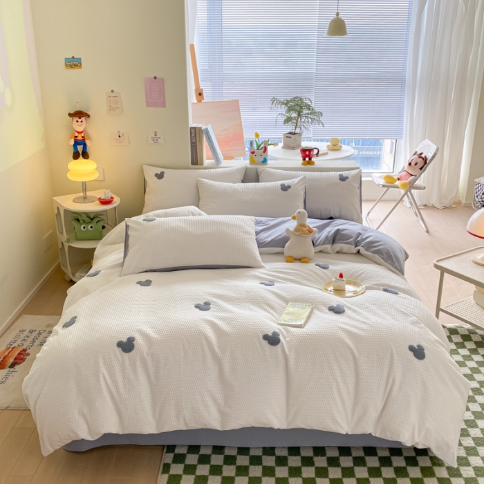 91家纺网 家纺一手货源 找家纺 眠帛家居 2024新款华夫格迪士尼米奇毛巾绣系列 米奇蓝灰