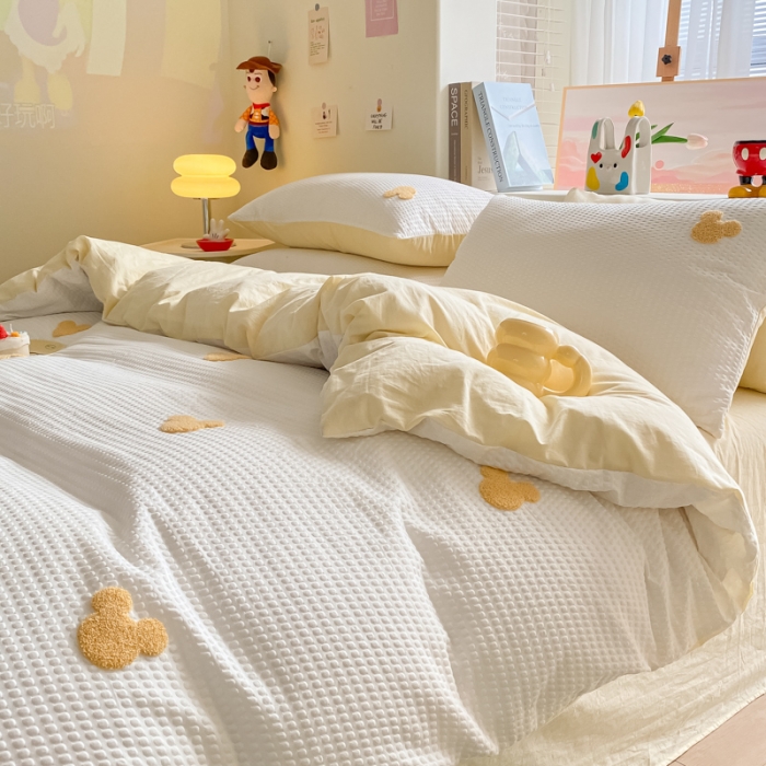 91家纺网 家纺一手货源 找家纺 眠帛家居 2024新款华夫格迪士尼米奇毛巾绣系列 米奇黄