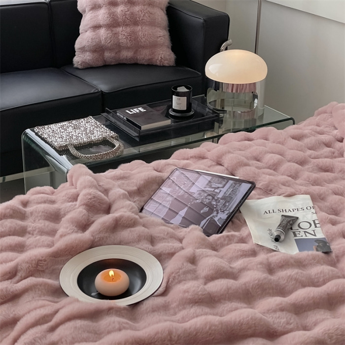 91家纺网 家纺一手货源 找家纺 （总）潘朵拉 2023新款550g兔兔绒被套毛毯