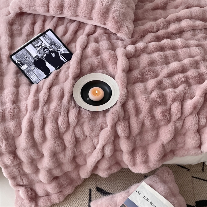 91家纺网 家纺一手货源 找家纺 （总）潘朵拉 2023新款550g兔兔绒被套毛毯