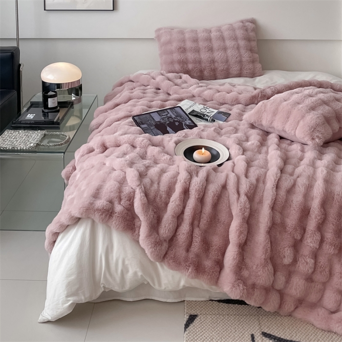 91家纺网 家纺一手货源 找家纺 潘朵拉 2023新款550g兔兔绒被套毯 兔兔绒被套毯豆沙