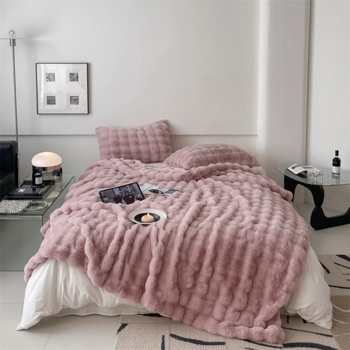 91家纺网 家纺一手货源 找家纺 潘朵拉 2023新款550g兔兔绒被套毯 兔兔绒被套毯豆沙