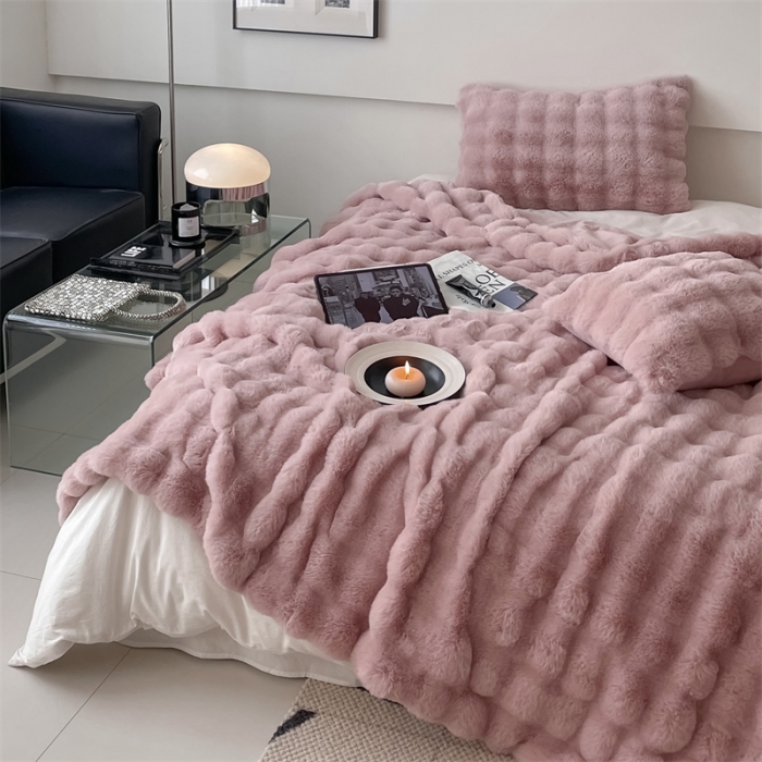 91家纺网 家纺一手货源 找家纺 潘朵拉 2023新款550g兔兔绒被套毯 兔兔绒被套毯豆沙