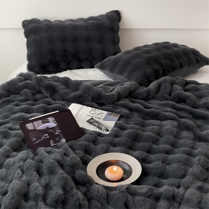 91家纺网 家纺一手货源 找家纺 潘朵拉 2023新款550g兔兔绒被套毯 兔兔绒被套毯黑灰