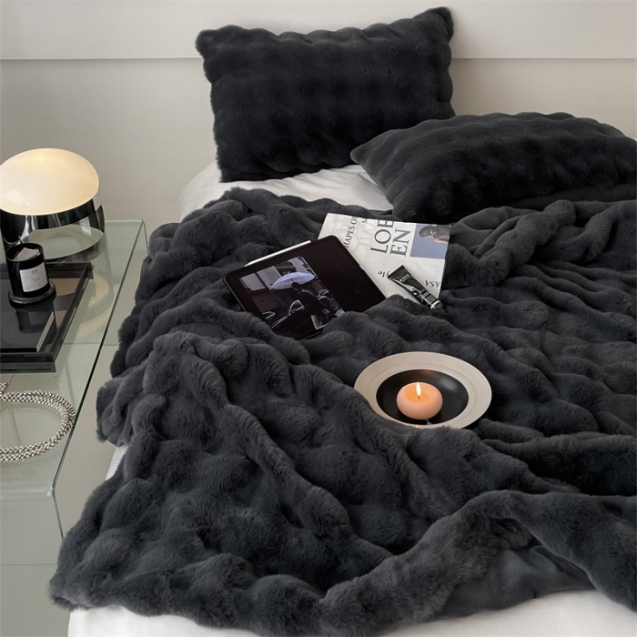 91家纺网 家纺一手货源 找家纺 潘朵拉 2023新款550g兔兔绒被套毯 兔兔绒被套毯黑灰