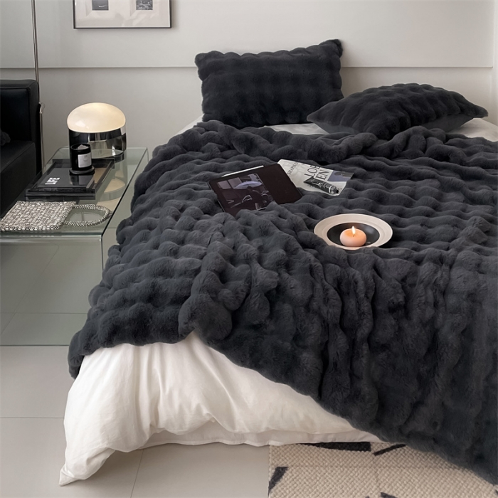 91家纺网 家纺一手货源 找家纺 潘朵拉 2023新款550g兔兔绒被套毯 兔兔绒被套毯黑灰