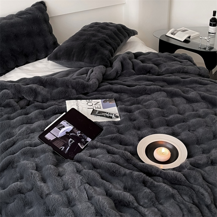 91家纺网 家纺一手货源 找家纺 潘朵拉 2023新款550g兔兔绒被套毯 兔兔绒被套毯黑灰