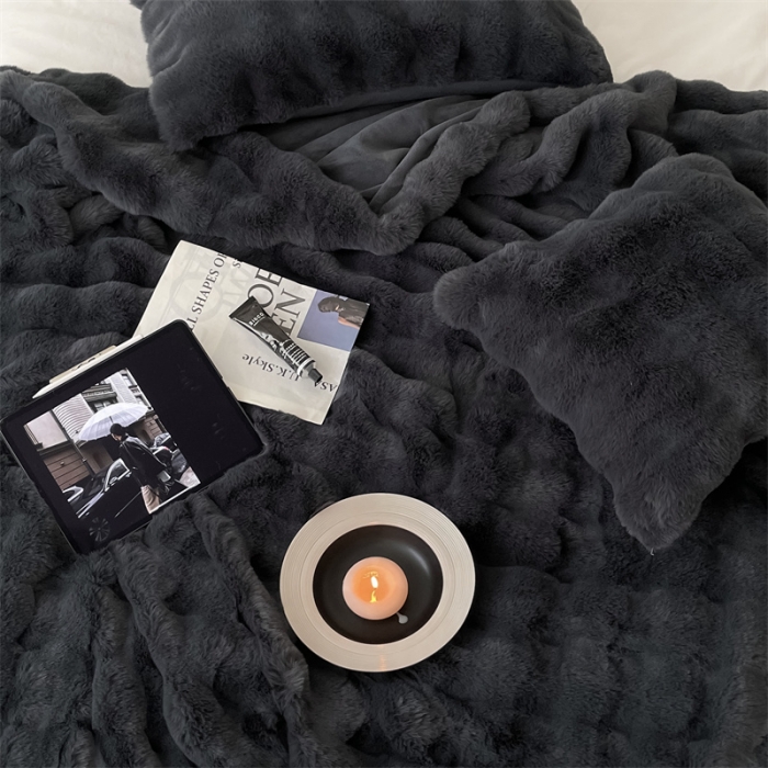 91家纺网 家纺一手货源 找家纺 潘朵拉 2023新款550g兔兔绒被套毯 兔兔绒被套毯黑灰