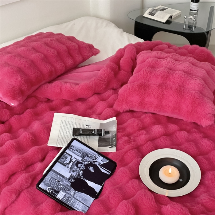 91家纺网 家纺一手货源 找家纺 潘朵拉 2023新款550g兔兔绒被套毯 兔兔绒被套毯火龙果