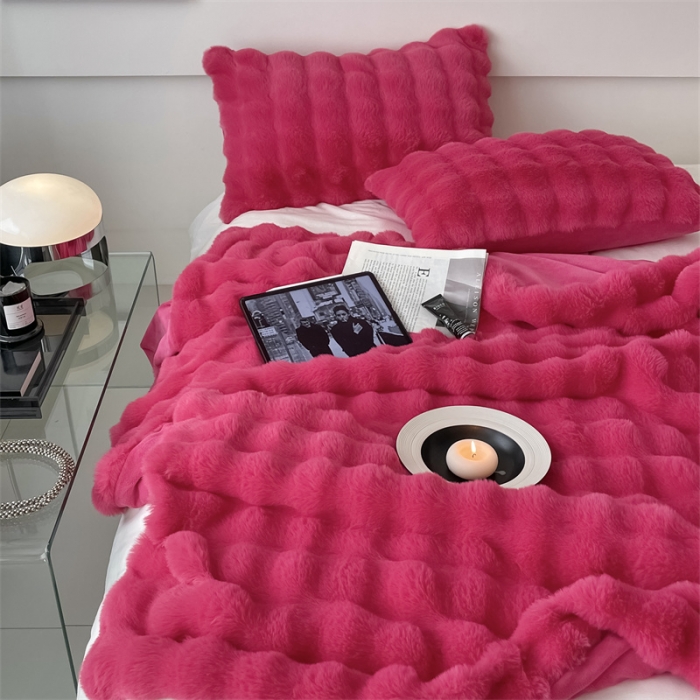 91家纺网 家纺一手货源 找家纺 潘朵拉 2023新款550g兔兔绒被套毯 兔兔绒被套毯火龙果