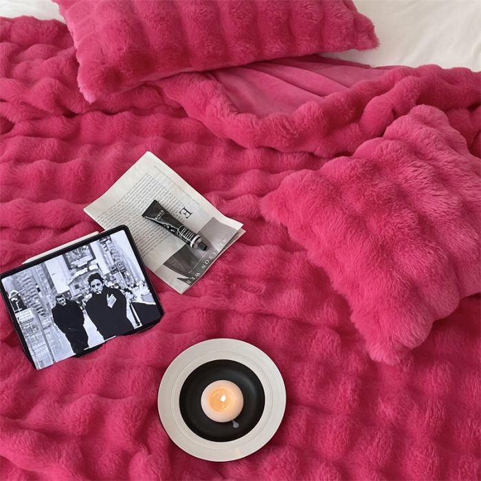 91家纺网 家纺一手货源 找家纺 潘朵拉 2023新款550g兔兔绒被套毯 兔兔绒被套毯火龙果