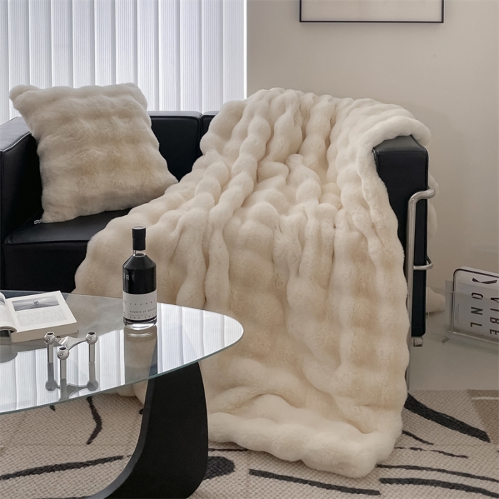 91家纺网 家纺一手货源 找家纺 潘朵拉 2023新款550g兔兔绒被套毯 兔兔绒被套毯奶白