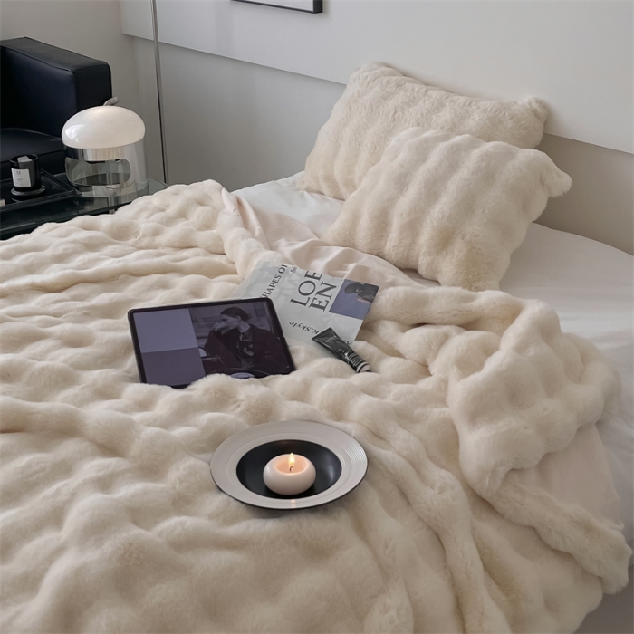 91家纺网 家纺一手货源 找家纺 潘朵拉 2023新款550g兔兔绒被套毯 兔兔绒被套毯奶白