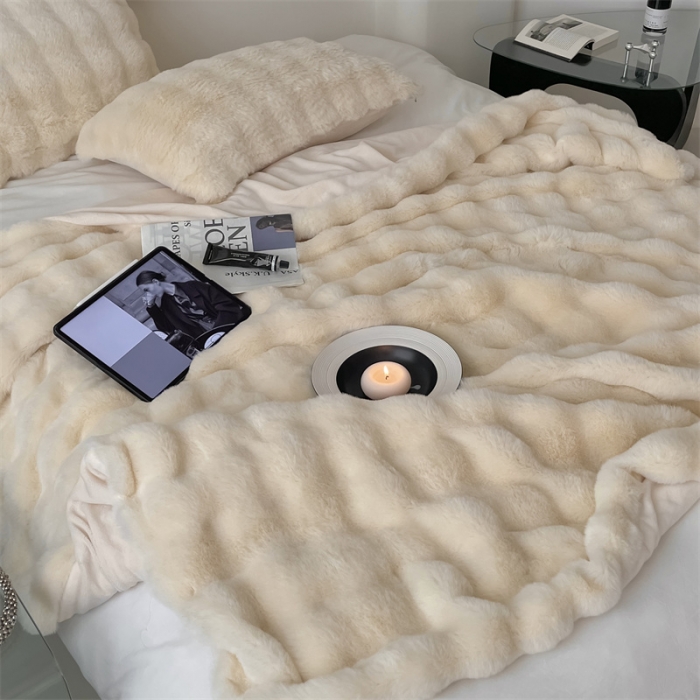 91家纺网 家纺一手货源 找家纺 潘朵拉 2023新款550g兔兔绒被套毯 兔兔绒被套毯奶白