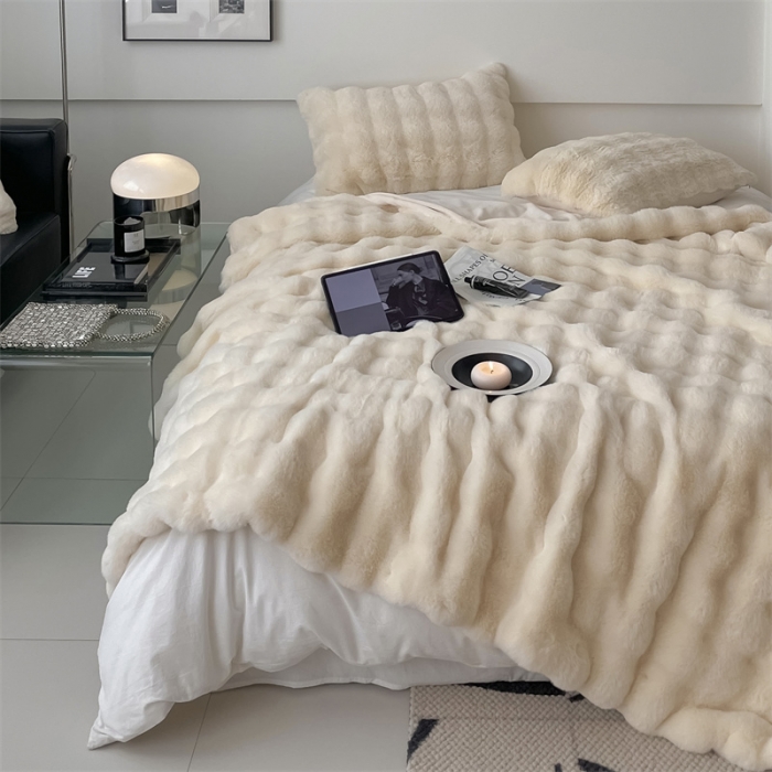 91家纺网 家纺一手货源 找家纺 潘朵拉 2023新款550g兔兔绒被套毯 兔兔绒被套毯奶白