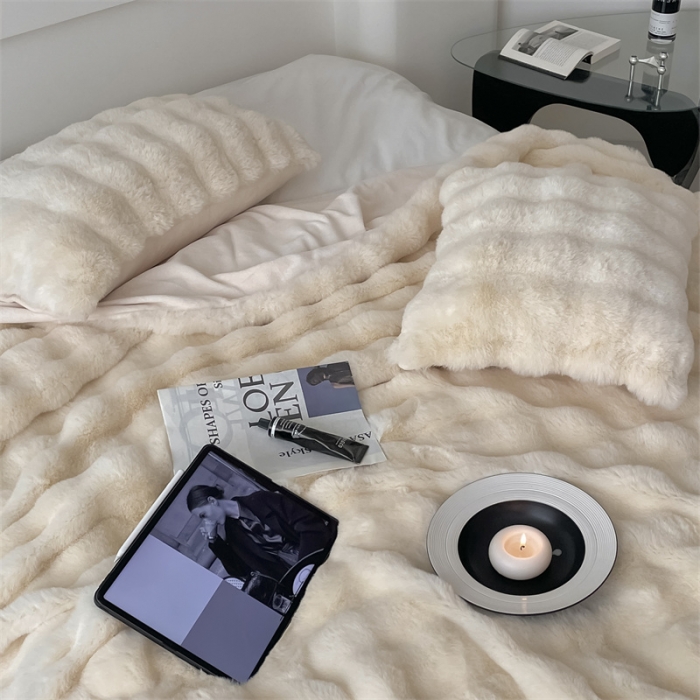 91家纺网 家纺一手货源 找家纺 潘朵拉 2023新款550g兔兔绒被套毯 兔兔绒被套毯奶白