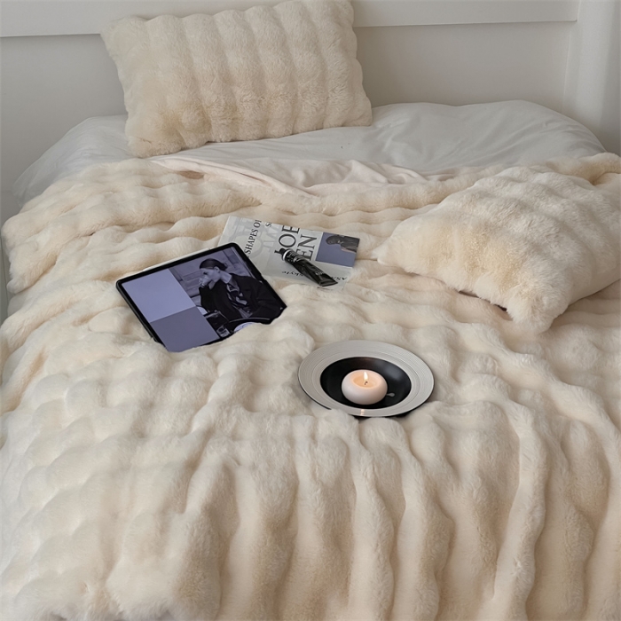 91家纺网 家纺一手货源 找家纺 潘朵拉 2023新款550g兔兔绒被套毯 兔兔绒被套毯奶白