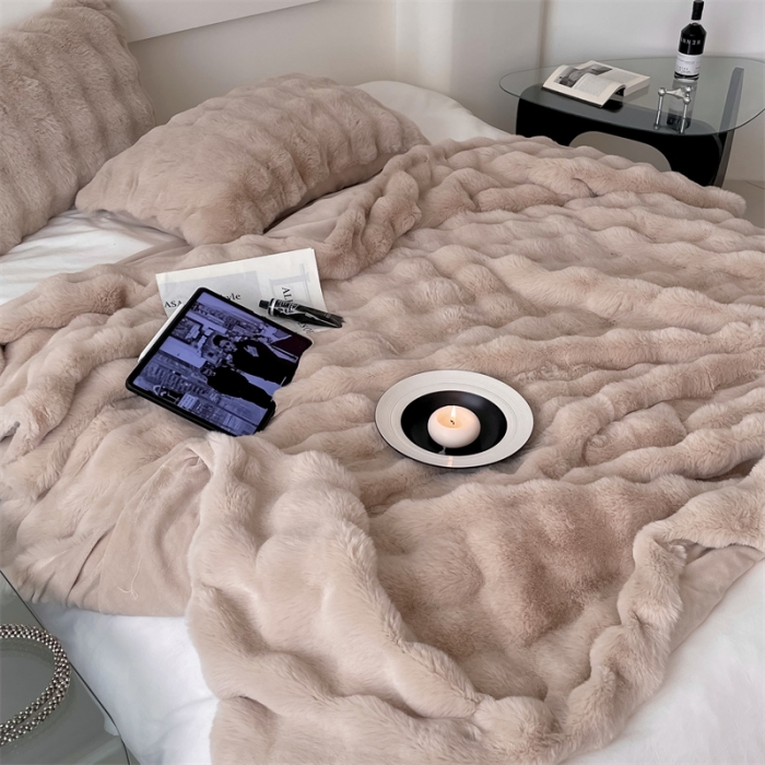 91家纺网 家纺一手货源 找家纺 潘朵拉 2023新款550g兔兔绒被套毯 兔兔绒被套毯奶咖