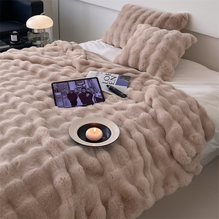 91家纺网 家纺一手货源 找家纺 潘朵拉 2023新款550g兔兔绒被套毯 兔兔绒被套毯奶咖