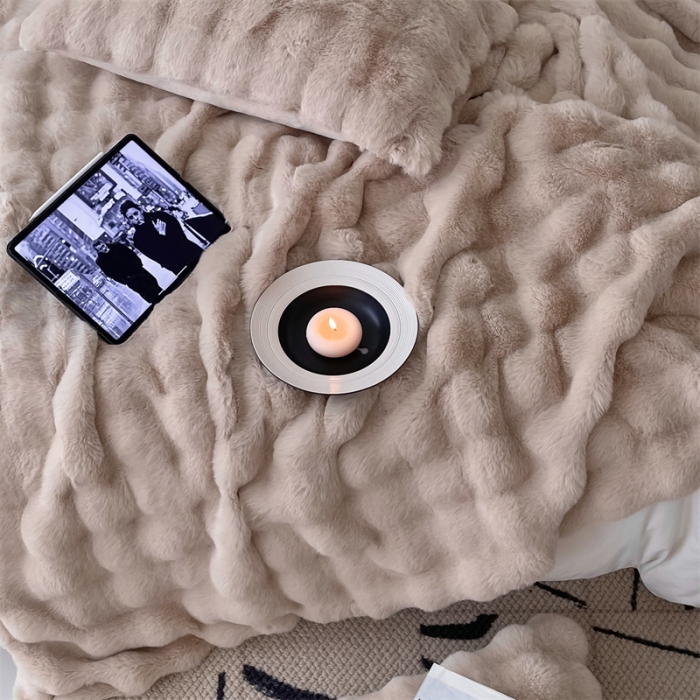 91家纺网 家纺一手货源 找家纺 潘朵拉 2023新款550g兔兔绒被套毯 兔兔绒被套毯奶咖