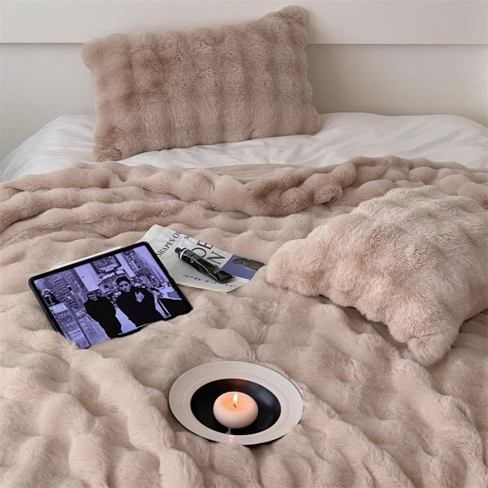 91家纺网 家纺一手货源 找家纺 潘朵拉 2023新款550g兔兔绒被套毯 兔兔绒被套毯奶咖