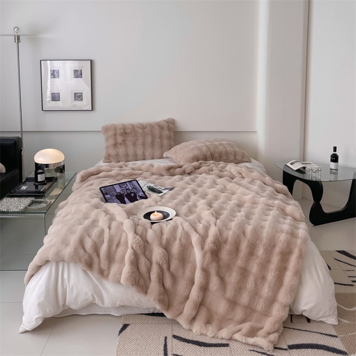 91家纺网 家纺一手货源 找家纺 潘朵拉 2023新款550g兔兔绒被套毯 兔兔绒被套毯奶咖