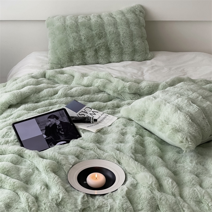 91家纺网 家纺一手货源 找家纺 潘朵拉 2023新款550g兔兔绒被套毯 兔兔绒被套毯奶绿