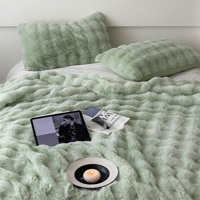 91家纺网 家纺一手货源 找家纺 潘朵拉 2023新款550g兔兔绒被套毯 兔兔绒被套毯奶绿