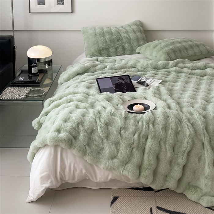 91家纺网 家纺一手货源 找家纺 潘朵拉 2023新款550g兔兔绒被套毯 兔兔绒被套毯奶绿