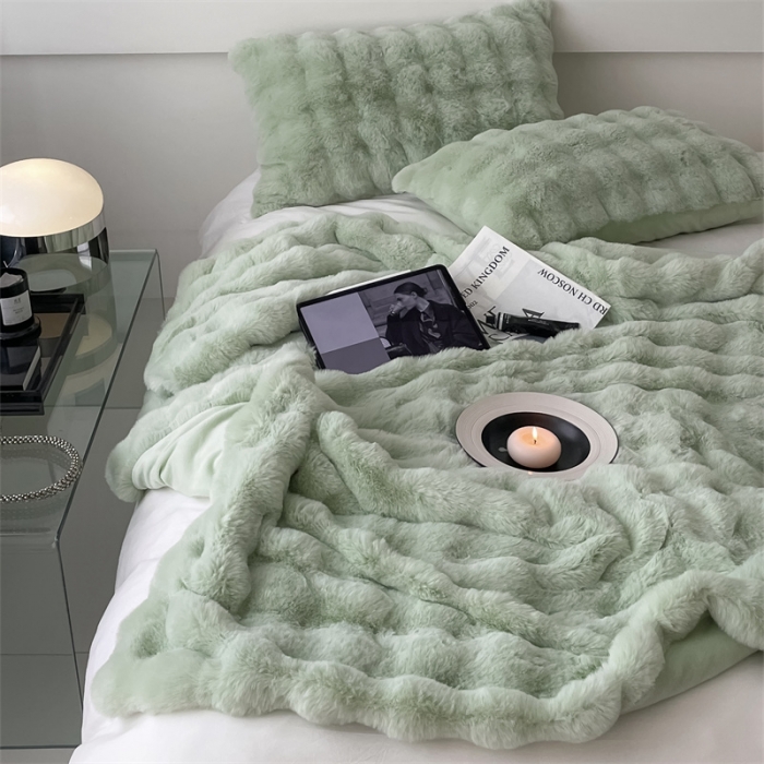 91家纺网 家纺一手货源 找家纺 潘朵拉 2023新款550g兔兔绒被套毯 兔兔绒被套毯奶绿
