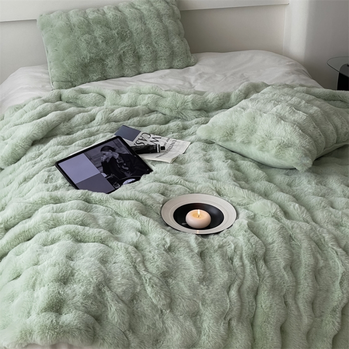 91家纺网 家纺一手货源 找家纺 潘朵拉 2023新款550g兔兔绒被套毯 兔兔绒被套毯奶绿