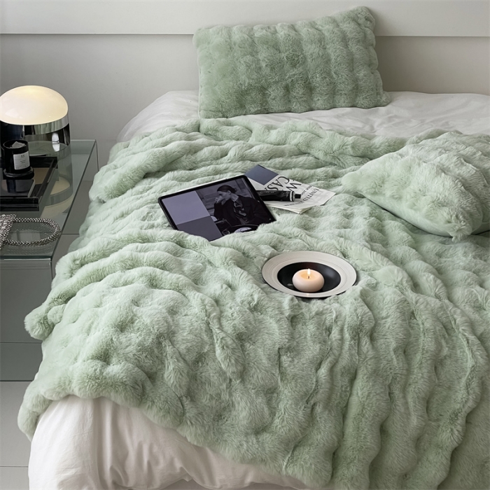 91家纺网 家纺一手货源 找家纺 潘朵拉 2023新款550g兔兔绒被套毯 兔兔绒被套毯奶绿