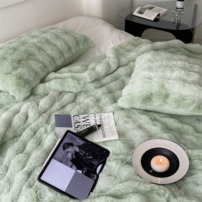 91家纺网 家纺一手货源 找家纺 潘朵拉 2023新款550g兔兔绒被套毯 兔兔绒被套毯奶绿