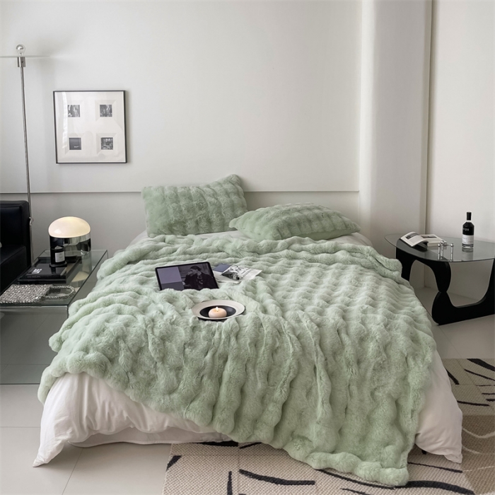 91家纺网 家纺一手货源 找家纺 潘朵拉 2023新款550g兔兔绒被套毯 兔兔绒被套毯奶绿