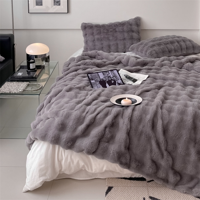 91家纺网 家纺一手货源 找家纺 潘朵拉 2023新款550g兔兔绒被套毯 兔兔绒被套毯暖灰