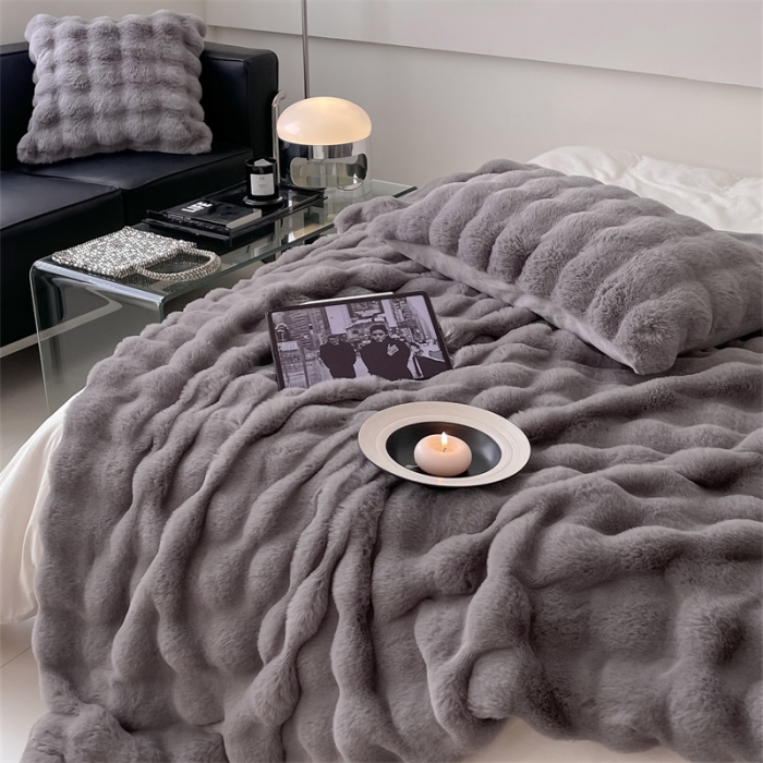 91家纺网 家纺一手货源 找家纺 潘朵拉 2023新款550g兔兔绒被套毯 兔兔绒被套毯暖灰