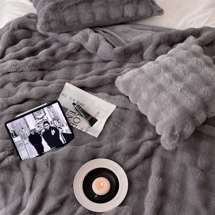 91家纺网 家纺一手货源 找家纺 潘朵拉 2023新款550g兔兔绒被套毯 兔兔绒被套毯暖灰