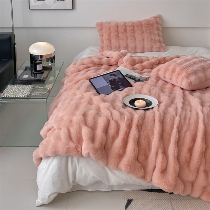 91家纺网 家纺一手货源 找家纺 潘朵拉 2023新款550g兔兔绒被套毯 兔兔绒被套毯蔷薇粉
