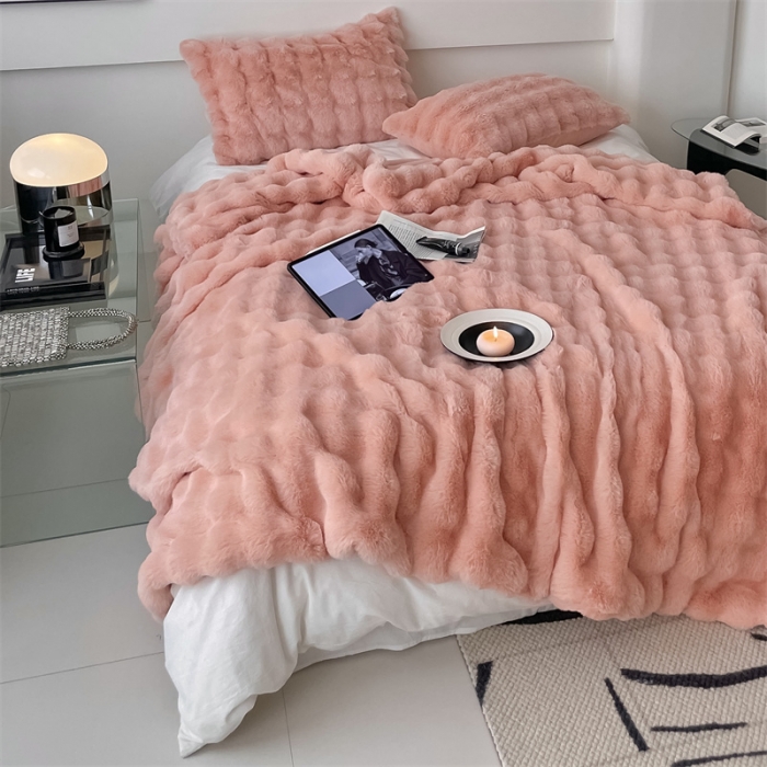 91家纺网 家纺一手货源 找家纺 潘朵拉 2023新款550g兔兔绒被套毯 兔兔绒被套毯蔷薇粉