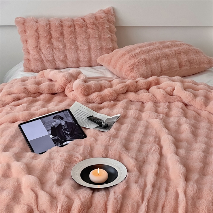 91家纺网 家纺一手货源 找家纺 潘朵拉 2023新款550g兔兔绒被套毯 兔兔绒被套毯蔷薇粉
